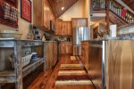  Gold Camp Lodge kitchen with stainless steel appliances. 